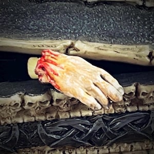 Dollhouse, Severed, Hand, (1) Halloween, Spooky, Haunted, Zombie, Grave robber, Miniature, Body parts, Apocalypse, Skeleton, creepy, 1/12
