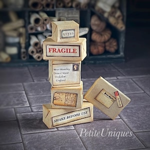 Casa delle bambole 6, miniatura, posta, pacchi, ufficio, strega, mago, incartato, scatole, 1/12, curioso, ufficio postale, negozio, lettere, materiale effimero, studio