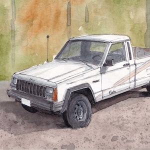 Puede incluir: Una camioneta Jeep Comanche blanca está estacionada en un entorno boscoso. La camioneta tiene una franja marrón y naranja a lo largo del lateral. El fondo es una pintura de acuarela de árboles y follaje.