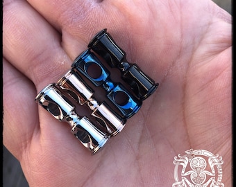 Steel toggle clasp for paracord
