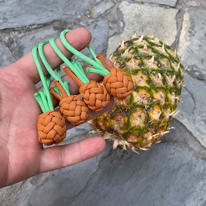Paracord pineapple keyfob