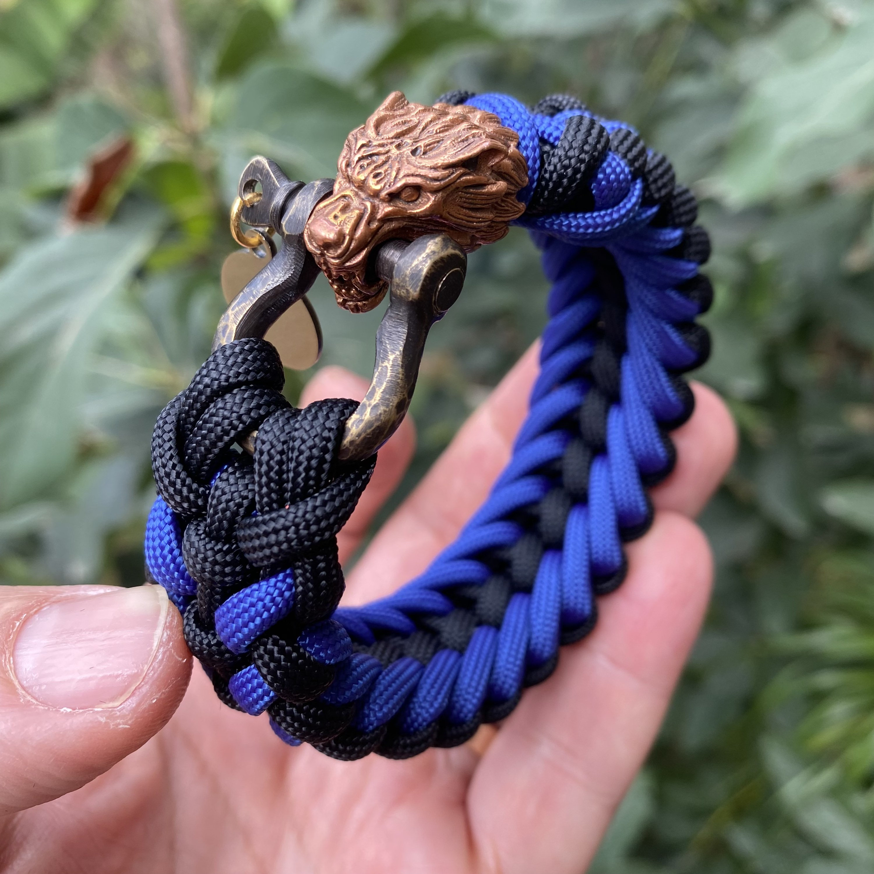 Bracelet Paracorde Noir – Tête De Loup En Laiton Et Perles De Jaspe – Artisanal UK