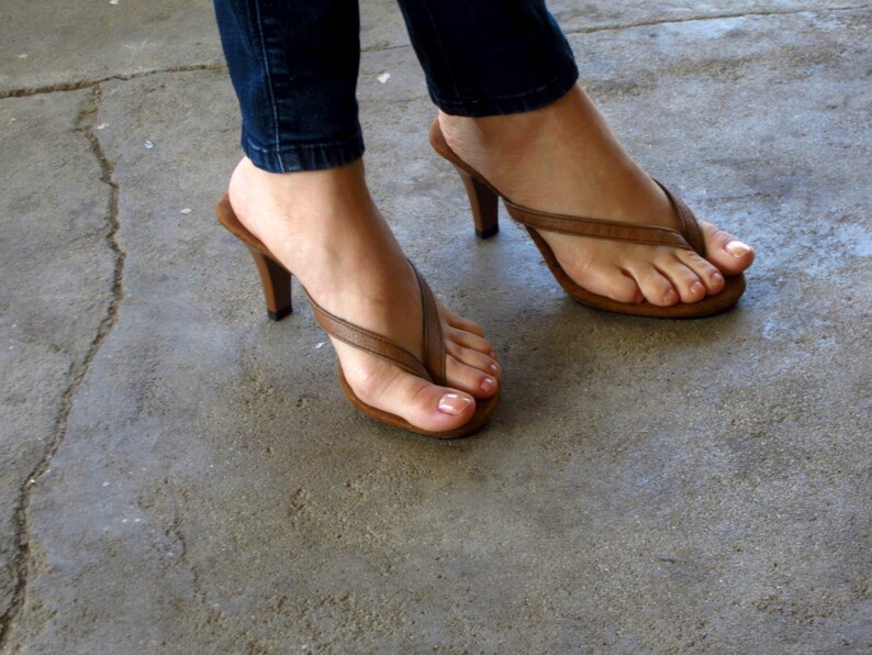 square thong heel