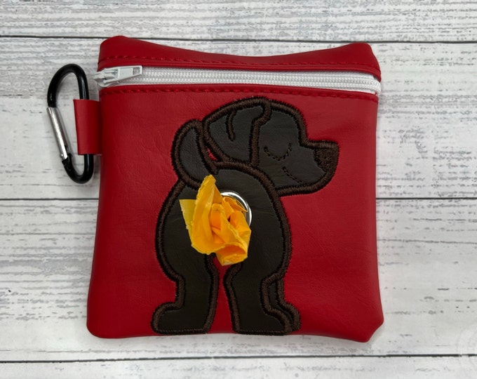 Brown (chocolat) Golden retriever / labrador  Dog poop bag holder - Pet waste bag dispenser - handmade - free shipping to canada