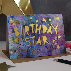 Cartão de estrela de aniversário, cartão de aniversário com corte de papel
