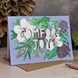 Comfort Joy Christmas Card, biglietto di Natale fatto a mano con carta tagliata floreale