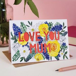 Carte Je t'aime maman, carte découpée en papier pour la fête des mères