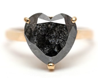 18k Black Diamond Heart Ring