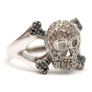 10K Solitary Skull Ring