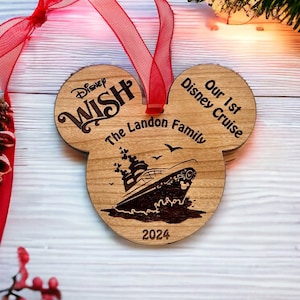 Disney Cruise Ornament - Personalisierte Disney Wish Cruise Holzverzierung - Benutzerdefinierter Familienname und Jahresgraviertes Andenken