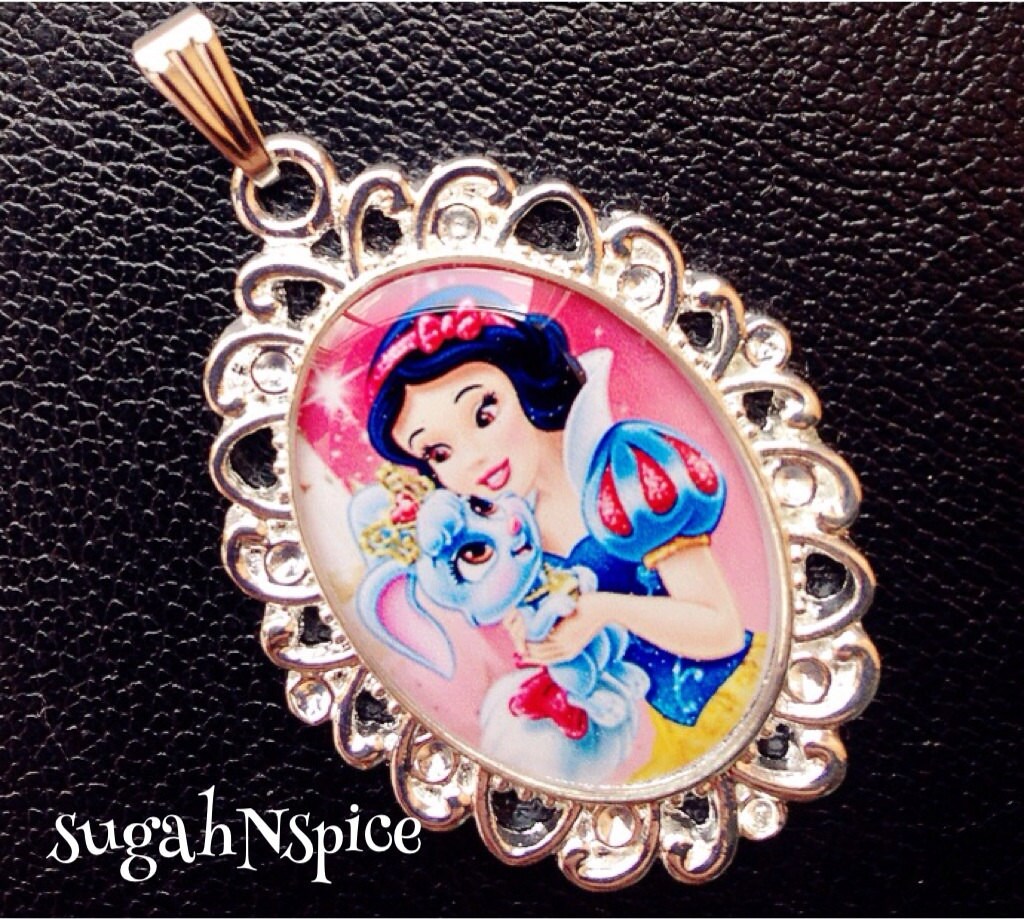 Disney Princess Snow White Necklace 