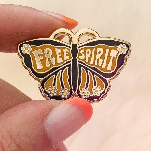 Free Spirit Butterfly Enamel Pin - Monarch Butterfly with Quote & Daisy Flowers - Hard Enamel Lapel Pin - Butterfly Jewelry Cute Gift