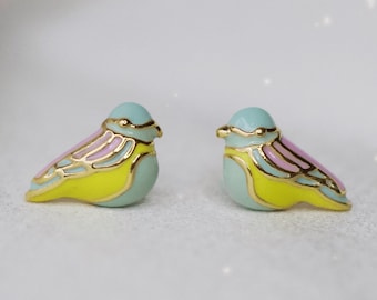 Boucles d'oreilles oiseaux - Jolies boucles d'oreilles pastel et dorées - Boucles d'oreilles délicates - Bijoux nature ou oiseau - Boucles d'oreilles bohèmes cottagecore - Wildflower + Co.