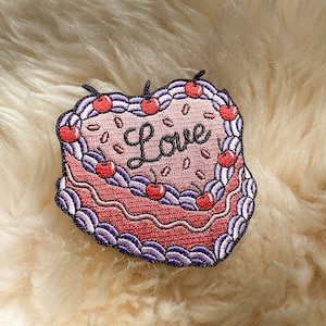 Love Cake Patch - Pink Iron on Patch Coquette Embroidered Patches for Jackets - Girlycore Aesthetic - Vintage Cake Patch - Valentine&#39;s Day