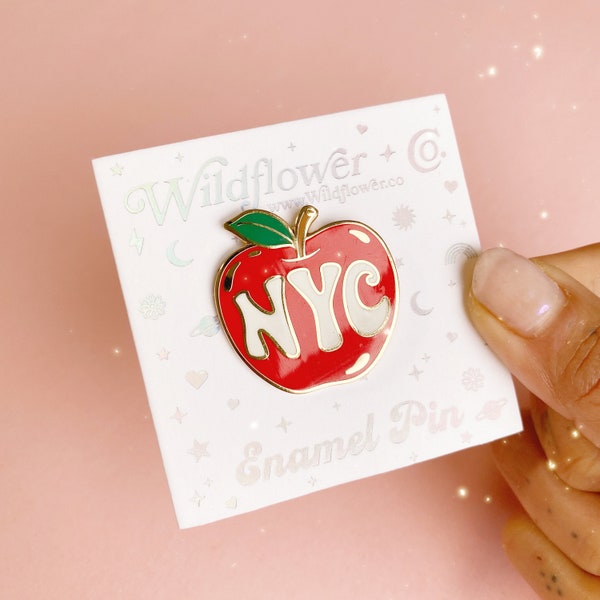 NYC Big Apple Émail Pin - Cadeaux de la ville de New York - Souvenir - Épingles en émail dur - Cadeaux mignons pour les amis - NYC Pin - Wildflower + Co