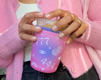 エンジェルナンバー アイスコーヒー コージー - 1111 444 777 888 - アイスコーヒースリーブ - 再利用可能なドリンクスリーブ - ドリンクホルダー - ギフト - コージー