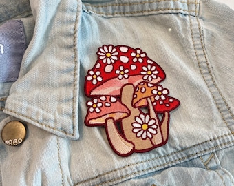 Mushroom & Daisy Cluster Patch - Medium Cottagecore Botanical Iron on Patches for Jackets - Shrooms, Toadstool, Lazy Daisy Floral Embroidery