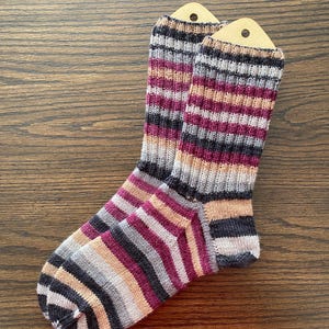 Men&#39;s average size Socks, Wool Socks, hand knitted Socks, handmade Socks, US shoe size 10-13, free shipping in the lower 48 states