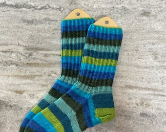 Men's average size Socks, Wool Socks, hand knitted Socks, handmade Socks, US shoe size 10-13, free shipping in the lower 48 states