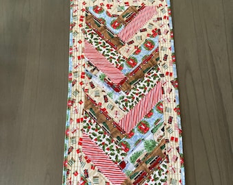 Christmas Table Runner, Quilted Table Runner, Table Topper, Hand made Table Runner, free shipping in the lower 48