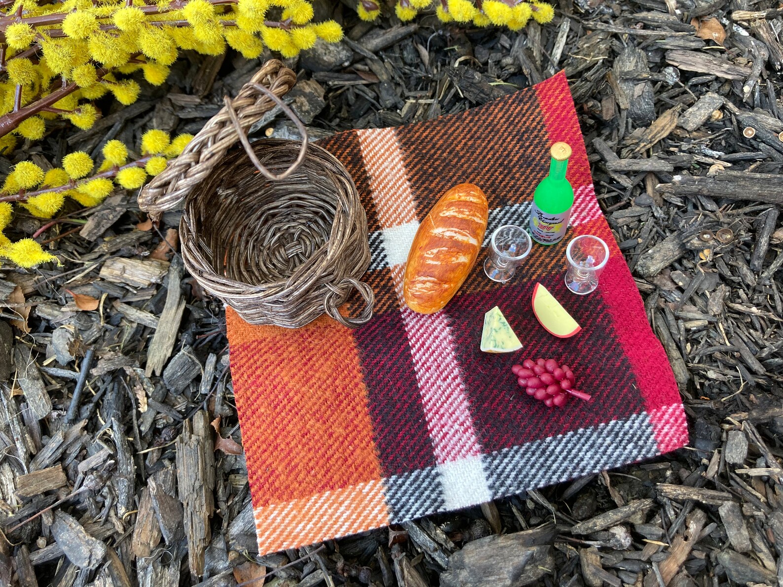 Dollhouse Miniature Picnic Basket W/ Lid Wine Cheese Grapes Etsy