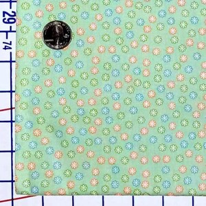 Tela de algodón para patchwork con estampado floral en tonos verde, melocotón, naranja, amarillo y azul de JoAnn Fabric