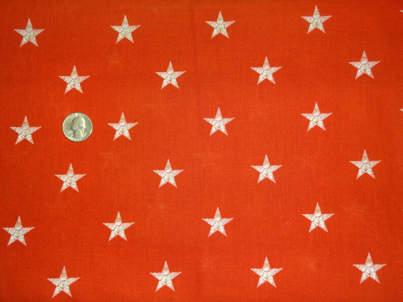 Spaced Stars Metallic Gold on Red Cotton Quilting Patriotic Fabric You Pick Length imagem 2