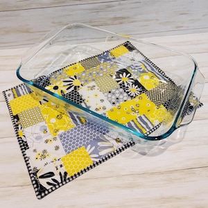 Large Reversable Bumblebee Hot Pad, 16&quot; x 12&quot; Quilted Casserole Pad, Baking Trivet, Kitchen Decor, Large Pot Holder, Housewarming Gift