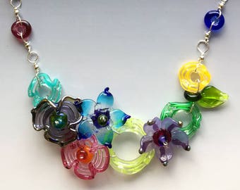 Collar de jardín secreto: cuentas de lámpara de vidrio hechas a mano con componentes de plata de ley - Multicolor