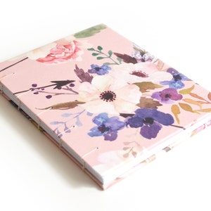 Handgemachtes Gepunktetes Notizbuch || Rosa Flora || Tagebuch, Tagebuch, Skizzenbuch || 4,5&quot; x 5,5&quot; x .5&quot; || Versandfertig