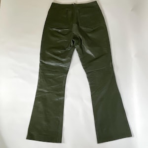 Pantaloni vintage anni '80 in pelle, verdi, a zampa d'elefante, taglia 8