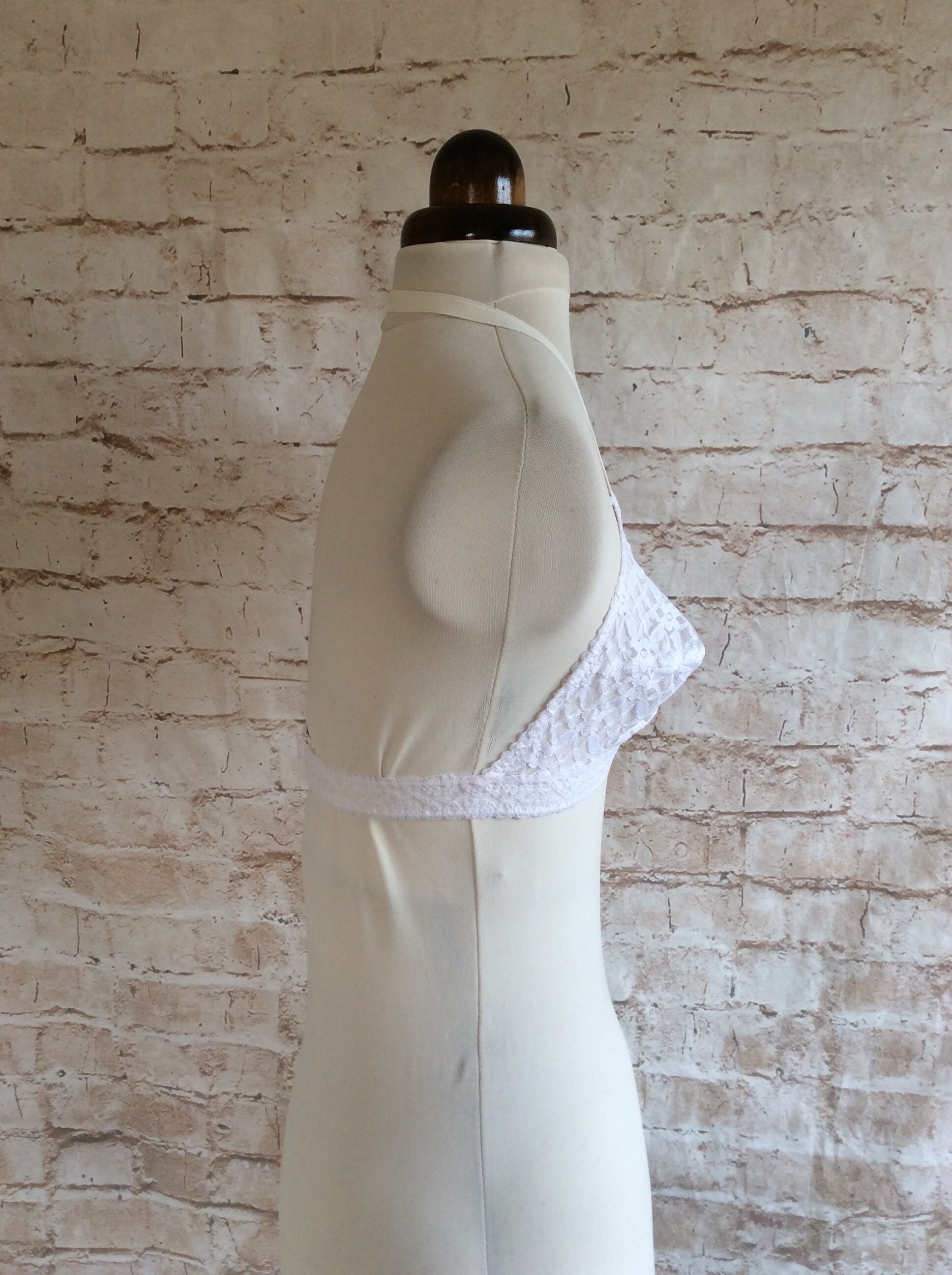 Abito lungo bianco con collo Halter e pizzo floreale Uliana Bianco