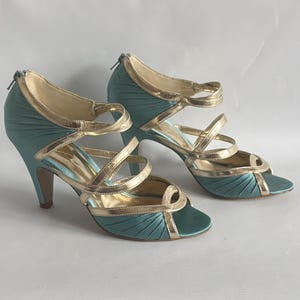 gold shoes with teal dress blue, turquoise dress, gold shoes, blond hair