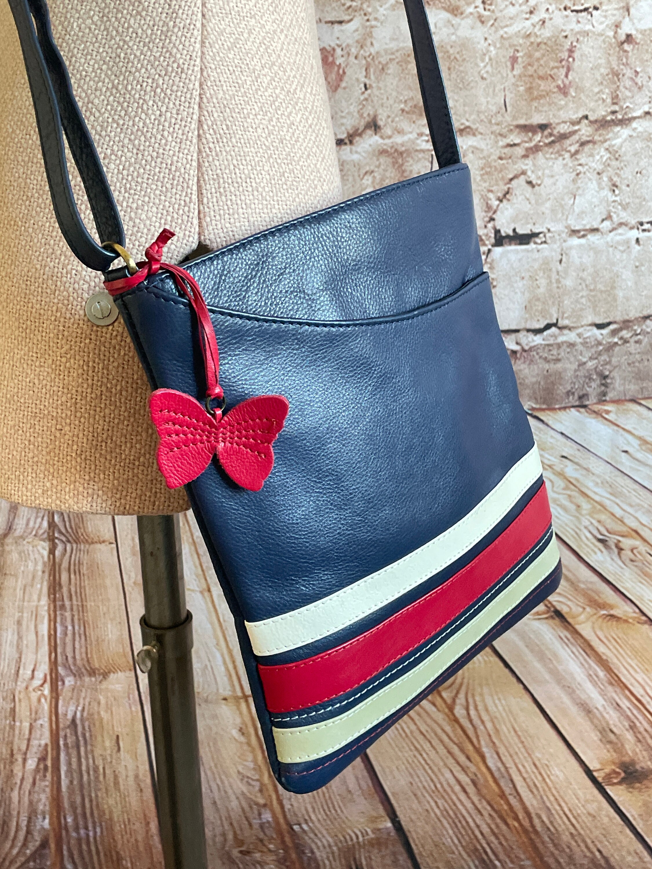 Ili new york shop 6333 leather shoulder handbag