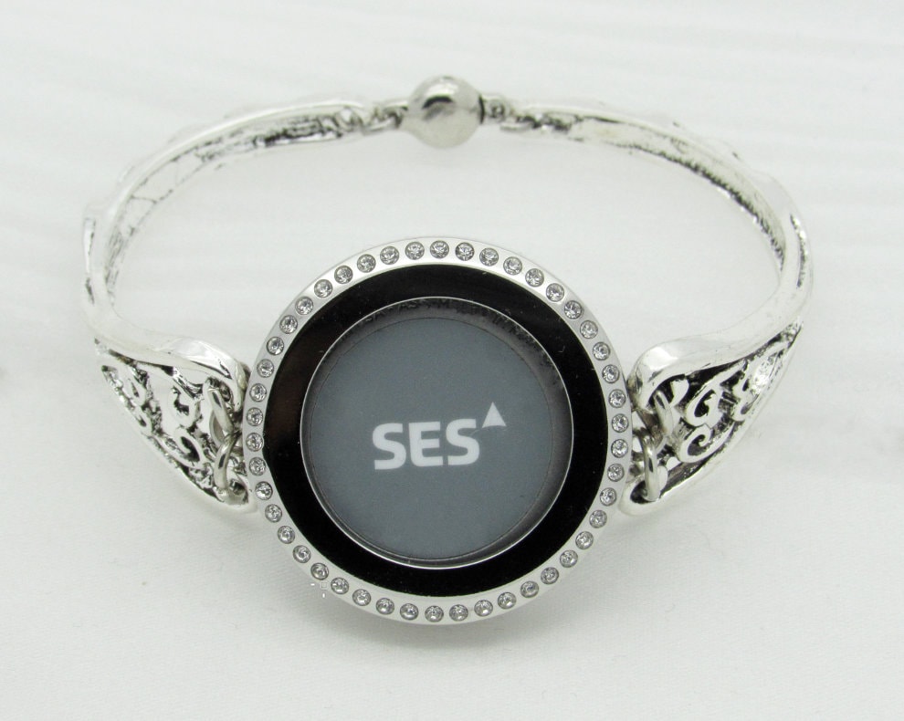 Stainless Steel Silver Decorative Heart Bangle Bracelet for Stainless Steel Silver Decorative Heart Bangle Bracelet for