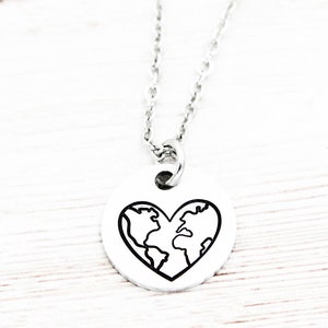Hart aarde ketting, wereldkaart ketting, hart Globe charme ketting, wereldvrede sieraden, reiziger geschenk, reissieraden, milieu geschenken