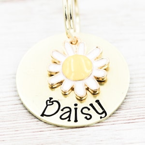 Daisy Pet Name Tag, Daisy Dog ID Tag, Flowers Pet Tag, Floral Dog Tags, Summer Pet Tags, Cat Name Tag, New Puppy Gift, Cat Identification