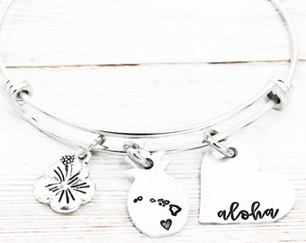 Aloha Hawaii Bangle Bracelet, Aloha Charm Bracelet, Hawaii Bracelets, Hibiscus Bracelet, Hawaiian Jewelry, Tropical Gifts, Honolulu Jewelry