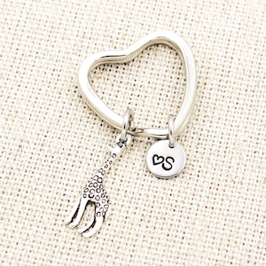 Dainty Giraffe Keychain, Initial Giraffe Keyring, Giraffe Gifts, Best Friend Present, Animal Lovers, Giraffe Key Chain, Zoo Animals, For Her