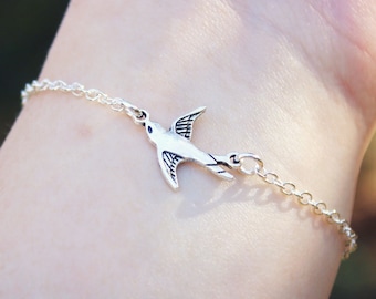 Flying Bird Bracelet, Bird Charm Bracelet, Sparrow Bracelet, Animal Jewelry, Dove Bracelet, Bird Watcher, Bird Lover Gift, Mother Daughter