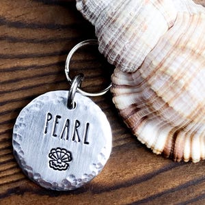 Clam Shell Pet Name Tag, Seashell Dog ID Tag, Pearl Pet Tag, Beach Cat Name Tag, Nautical Dog Tags, Dog Collar Charm, Dog Gifts, Cat Gift