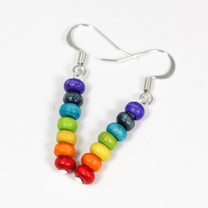 Regenbogen Chakra Ohrringe, Bunte Holz Ohrringe, Stolz Schmuck, Hippie Geschenk, Yoga Inspiriert, Boho Ohrringe, Spaß Schmuck, 7 Chakra, Baumeln