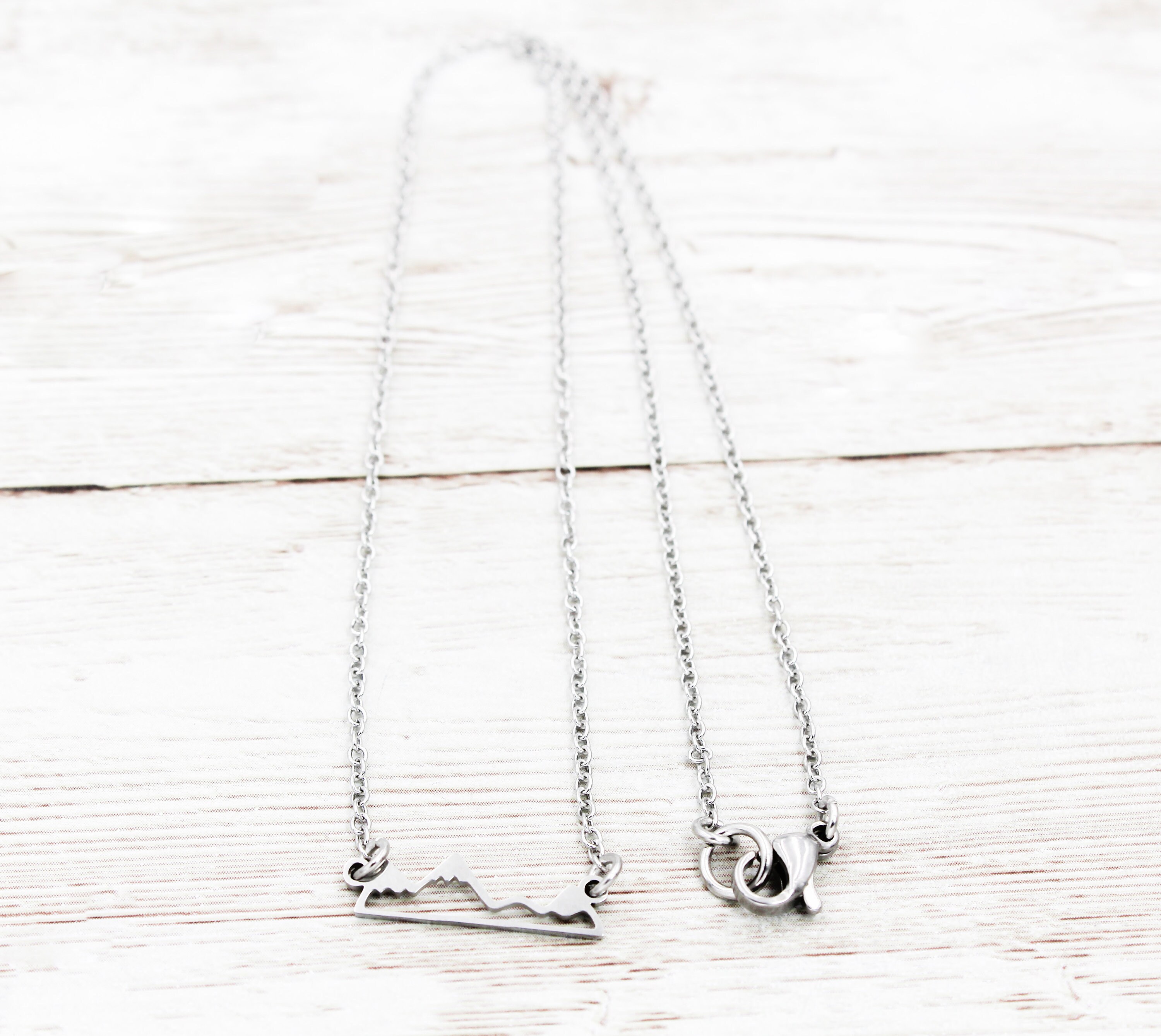 Collana di montagna, Ciondolo di montagna in argento sterling, Ciondolo di catena montuosa, Fascino da arrampicata con silhouette di montagna, Gioielli per la conquista dell'avventura, - Italia
