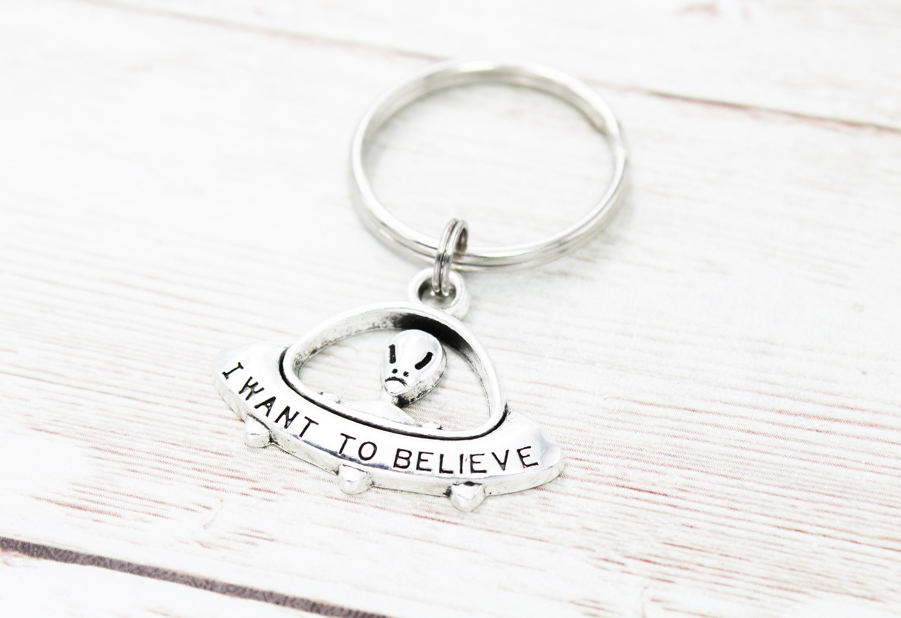 Alien Keychain, Spaceman Keyring, Outer Space Gift, I Want to Believe ...