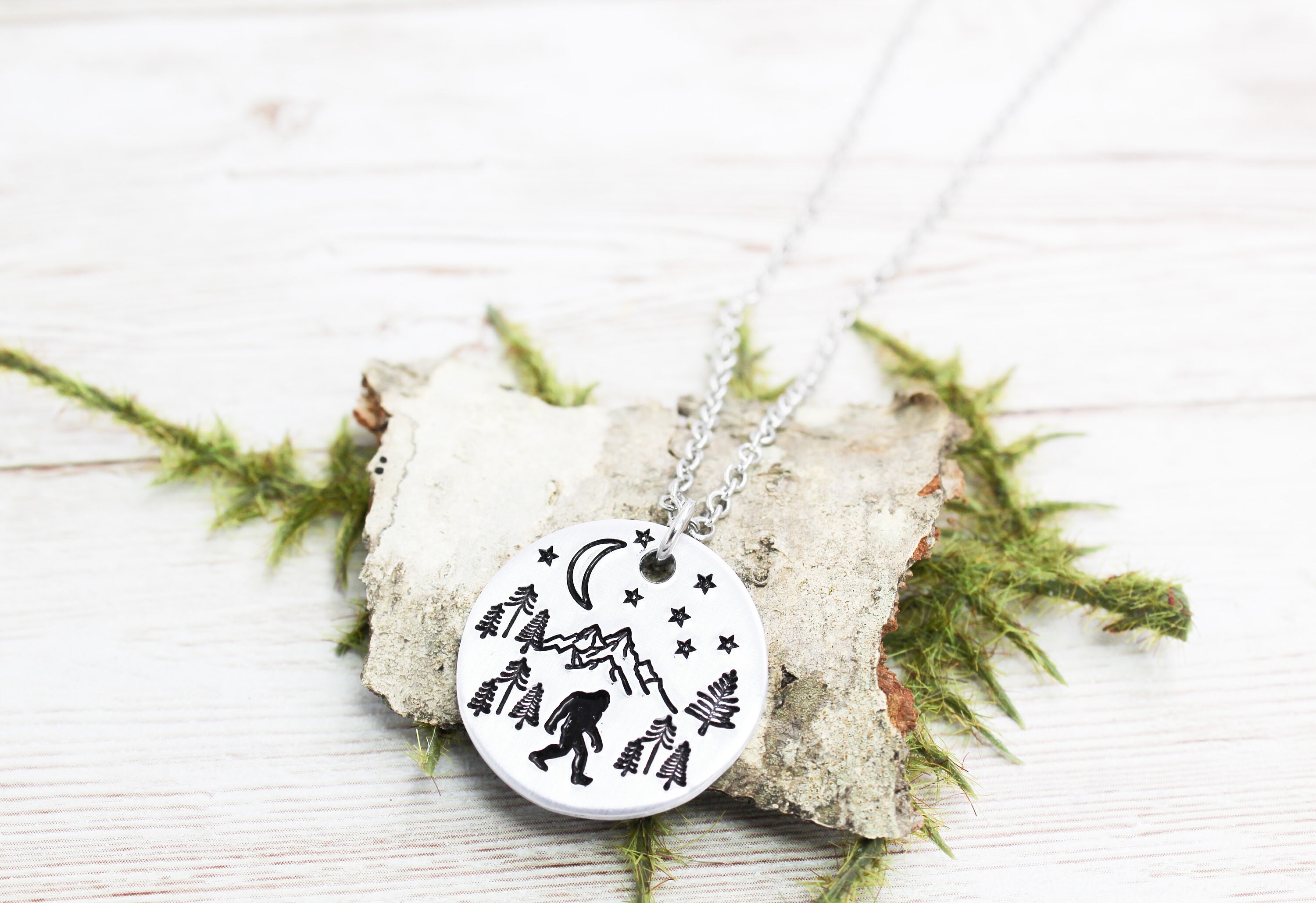 Collana Bigfoot Con Ciondolo – 20 Pollici + Estensore – Peltro – Outdoor Wilderness Sasquatch