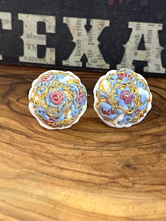 Vintage Gold Gilded Floral Clip On Earrings