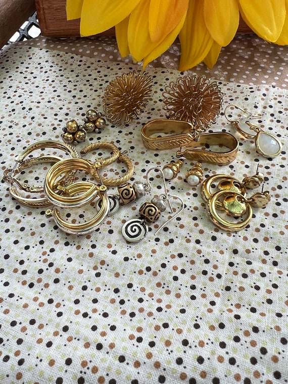 Set of Ten Pairs of Gold Tone Fashion Earrings Hoops and Studs #goldtonefashionearrings #fashionearrings