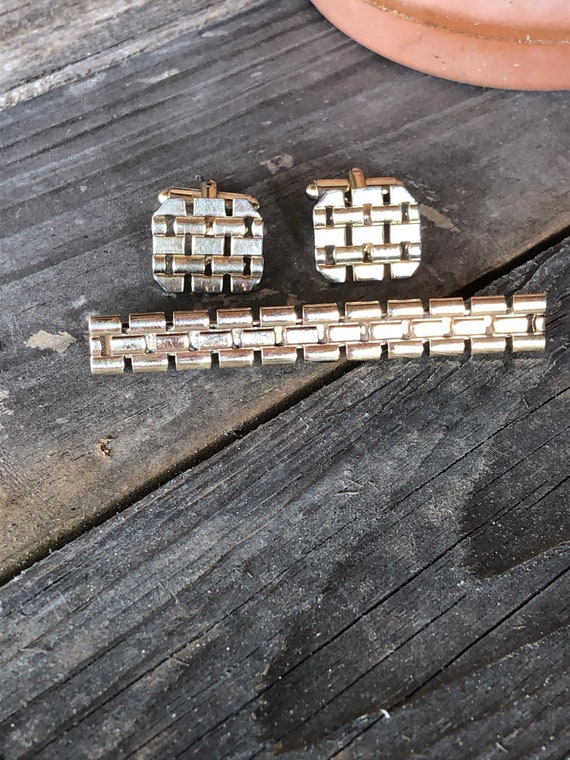 Vintage Woven Gold Tone Cufflink and Tie Bar Set #vintagecufflinks #groomsmengift #cufflinksforgroom