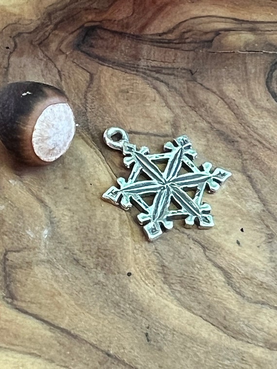 Sterling Silver Winter Snow Flake Charm for Charm Bracelet #sterlingsilversnowflakecharm #charmbracelets #weatherreportforohio