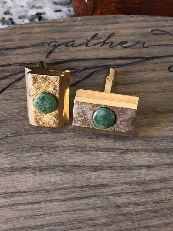 Vintage Destino Gold Tone and Green Stone Accent Cufflinks 7/8 inch #vintagecufflinks #mensfashioncufflinks